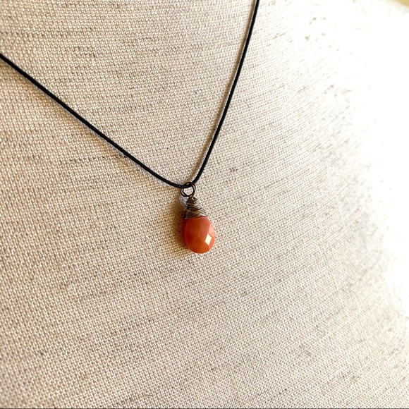 Delicate faceted teardrop pendant necklace Peachy orange Boho style Small stone - Picture 5 of 7